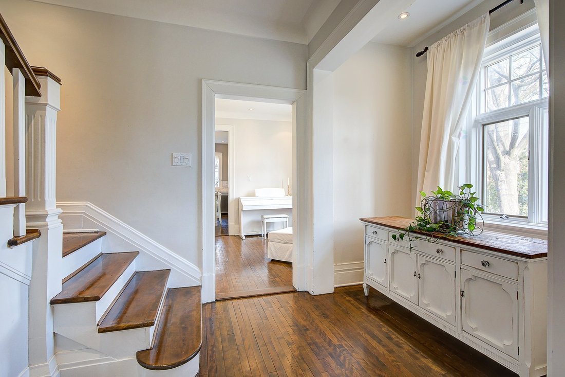 House in Mount Royal, Quebec, Canada 5 - 17876681