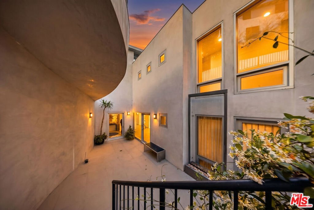 House in Beverly Hills, California, United States 3 - 17875667
