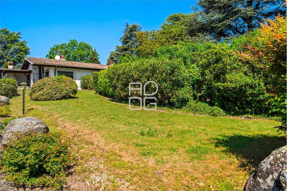 Villa in Hill Zone, Padenghe sul Garda, Lombardy 1 - 17875039
