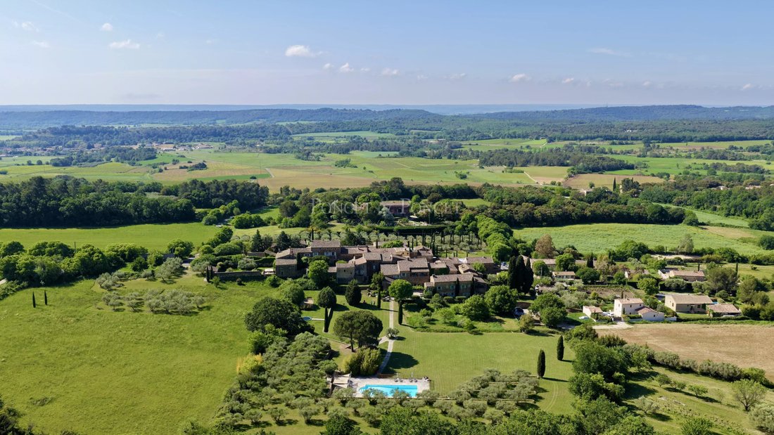 Estate in Uzès, Occitania, France 1 - 17881495