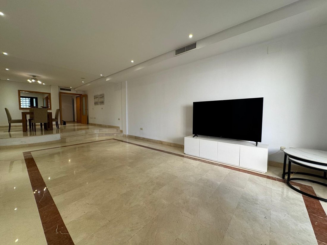 Apartment in Puerto Banus, Marbella, Spain 4 - 17879398