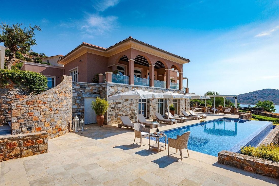 Villa in Community of Elounta, Agios Nikolaos Municipal Unit, Greece 1 - 17877946