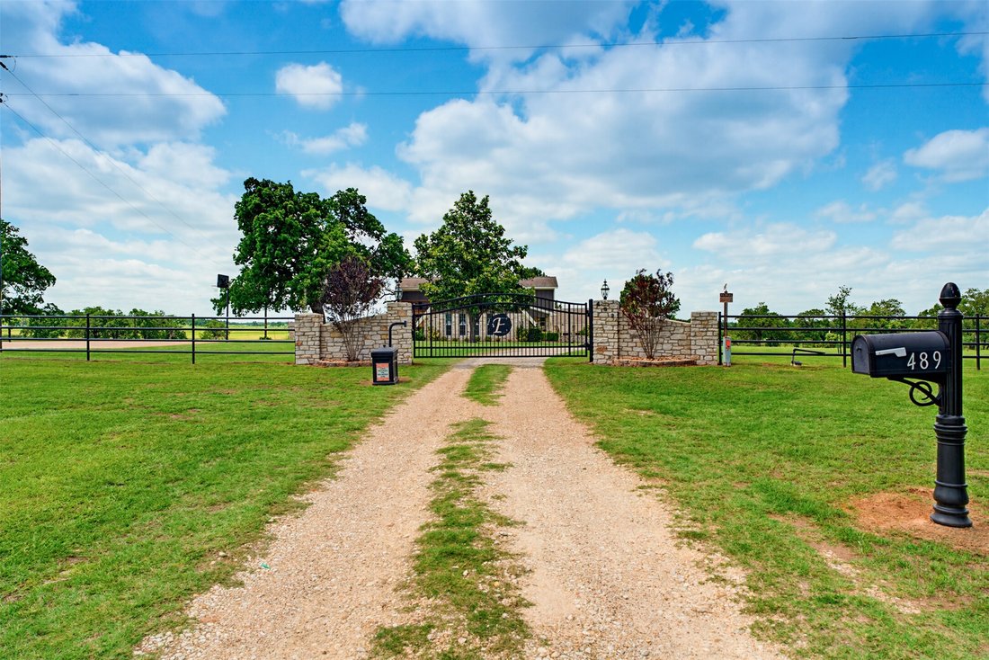 Corps de ferme à Davilla, Texas, États-Unis 3 - 17877090