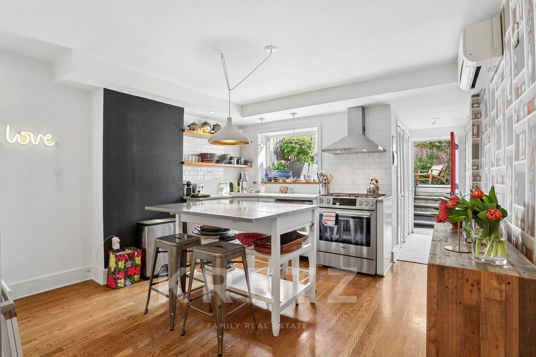 House in New York, New York, United States 3 - 17879714