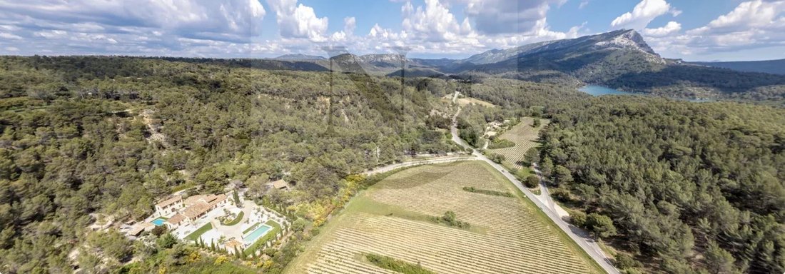 Estate in Saint-Marc-Jaumegarde, Provence-Alpes-Côte d'Azur, France 1 - 17877026