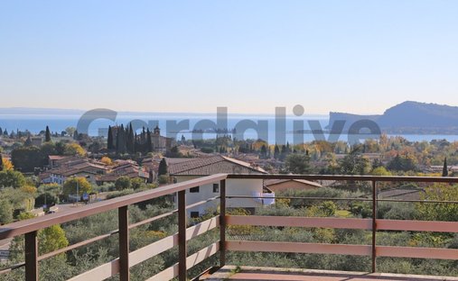 Villa in San Felice del Benaco, Lombardy, Italy 1