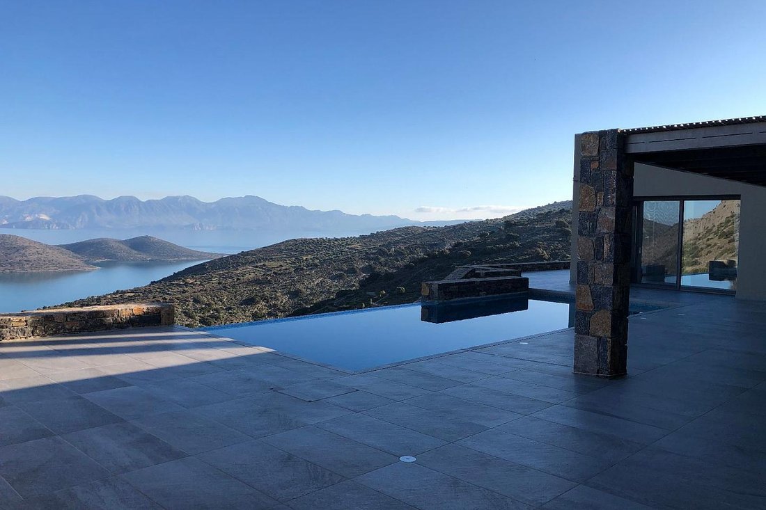 Villa in Community of Elounta, Agios Nikolaos Municipal Unit, Greece 1 - 17878361