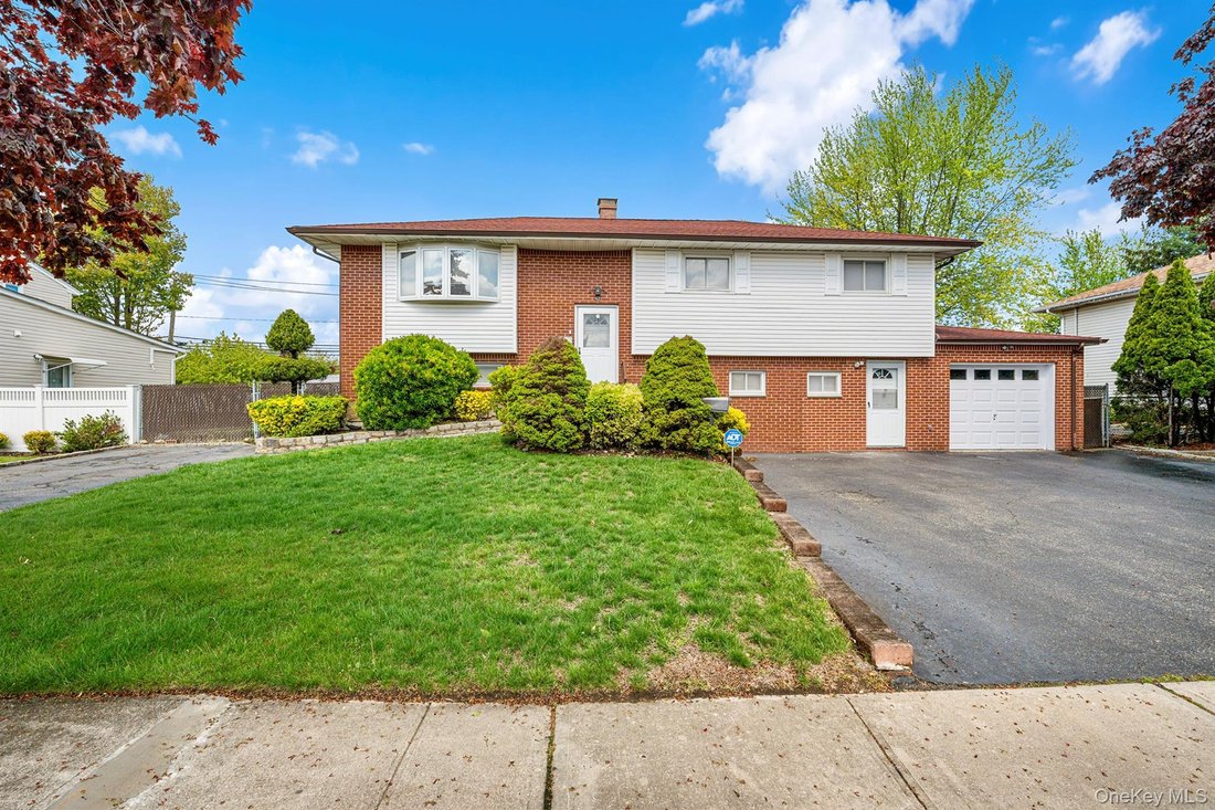 House in Deer Park, New York, United States 2 - 17877128