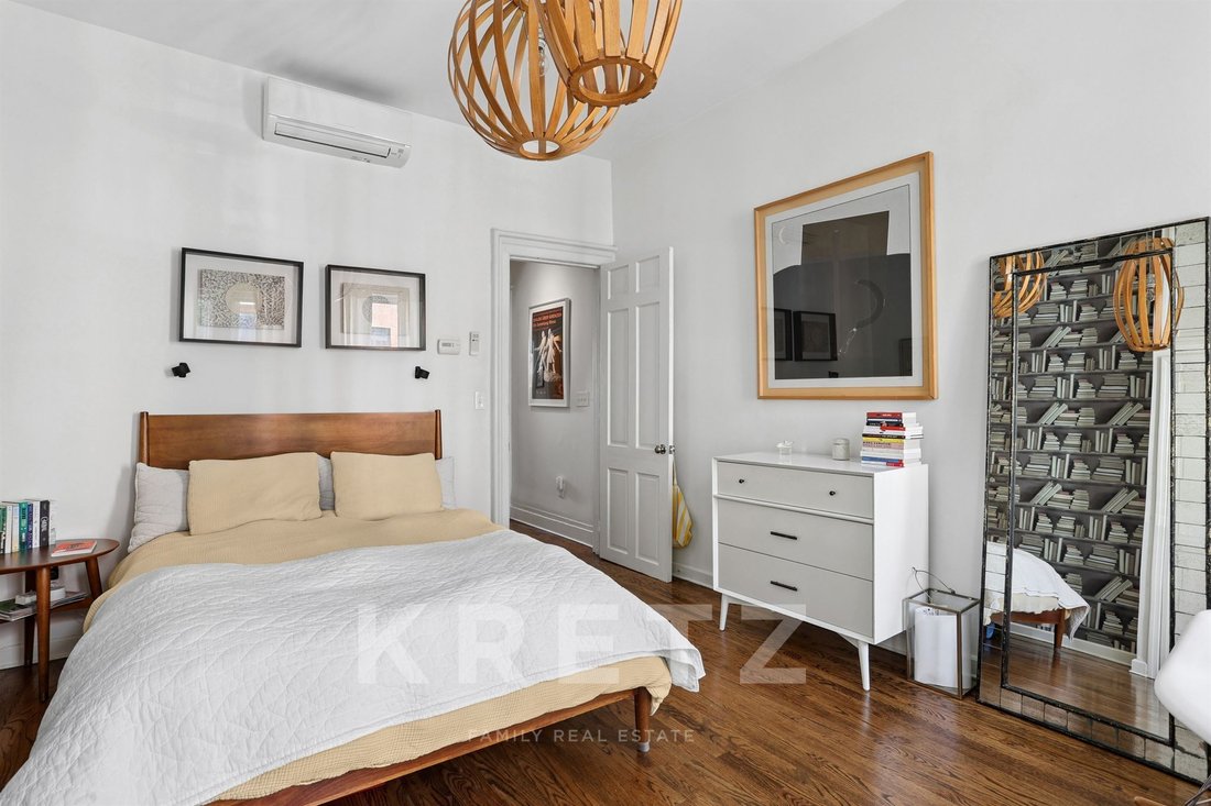 House in New York, New York, United States 5 - 17879714