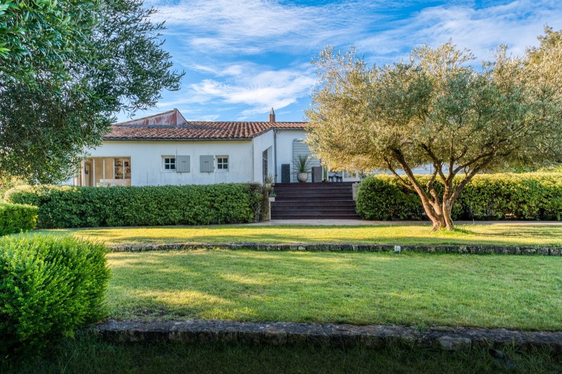 House in Les Portes-en-Ré, Nouvelle-Aquitaine, France 3 - 14353470