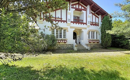 House in Bayonne, Nouvelle-Aquitaine, France 1