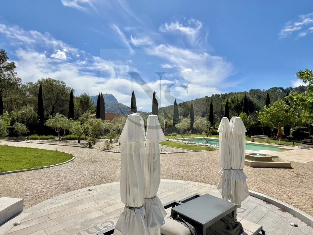 Estate in Saint-Marc-Jaumegarde, Provence-Alpes-Côte d'Azur, France 5 - 17877026