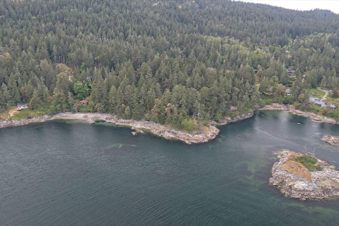 House in Saltspring Island, British Columbia, Canada 3 - 17876816