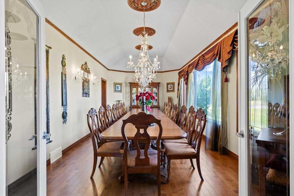 House in Calgary, Alberta, Canada 5 - 17877651