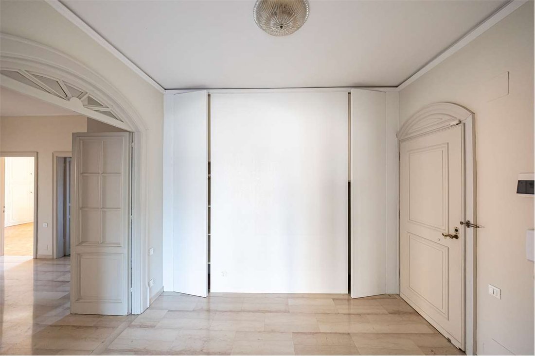 Apartment in Historic Center, Modena, Emilia-Romagna 2 - 17878966