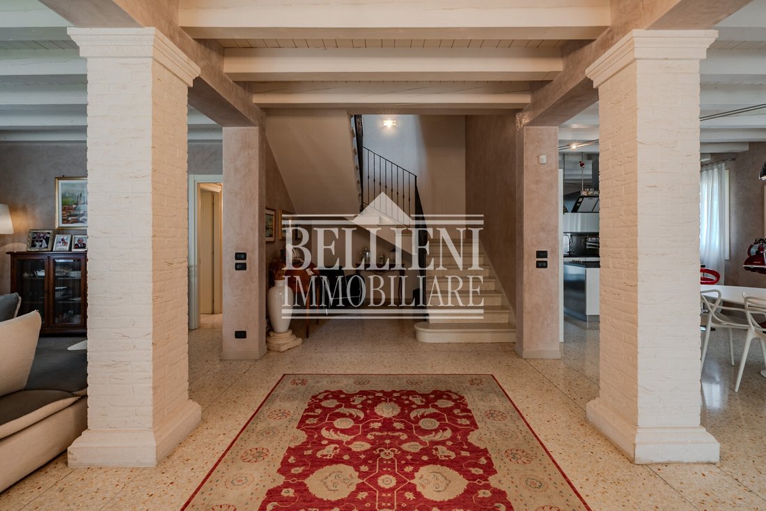 Villa in Costabissara, Veneto, Italy 2 - 17877511