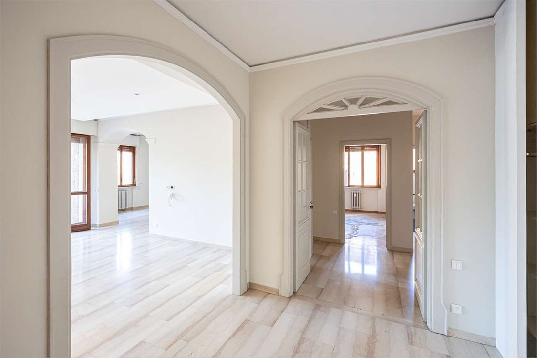 Apartment in Historic Center, Modena, Emilia-Romagna 1 - 17878966