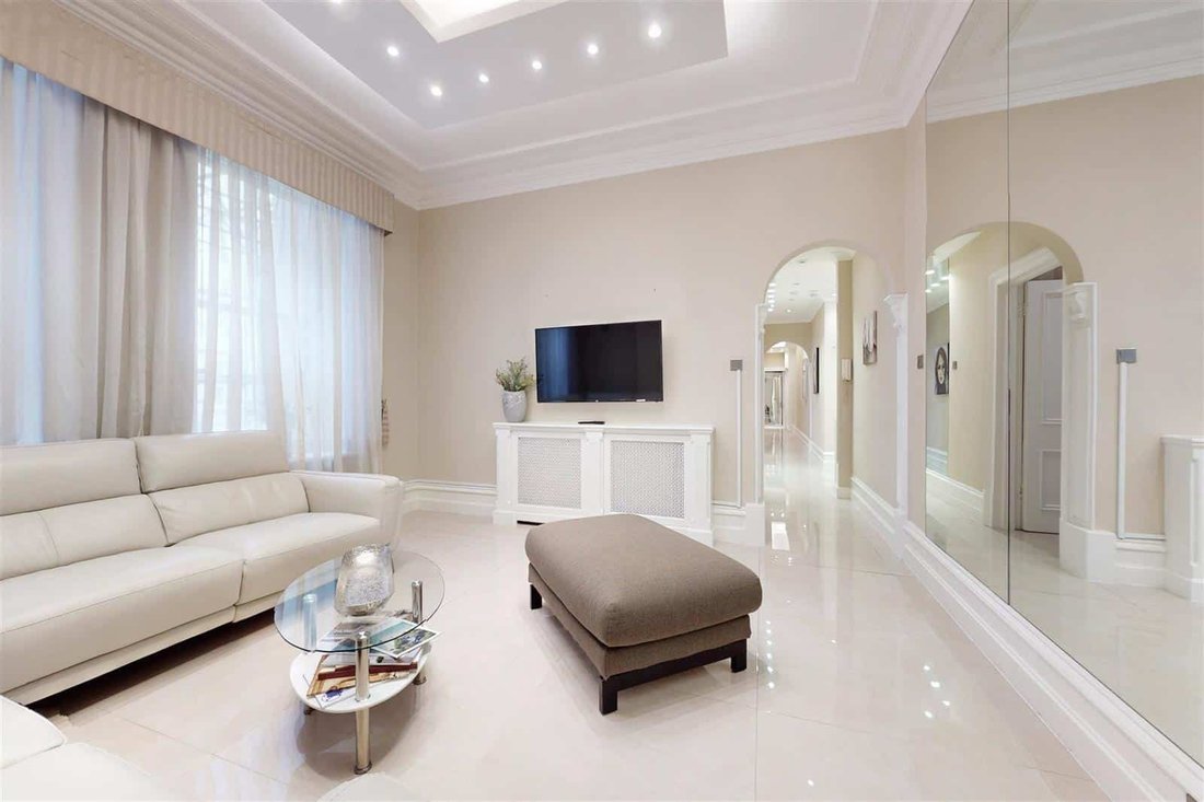 Apartment in Charing Cross, Westminster, England 1 - 16741091