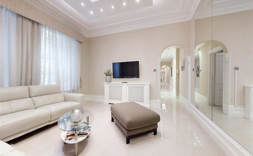 Apartment in Charing Cross, Westminster, England 1