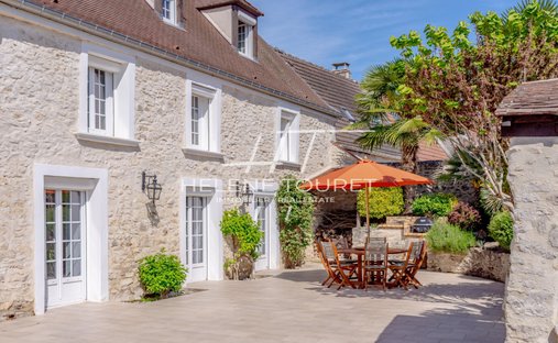 House in Baron, Hauts-de-France, France 1