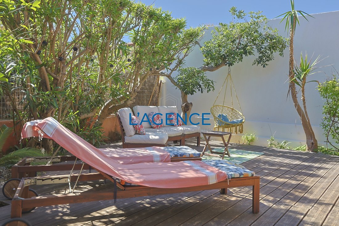 Villa in Hyeres, Provence-Alpes-Côte d'Azur, France 1 - 17497377