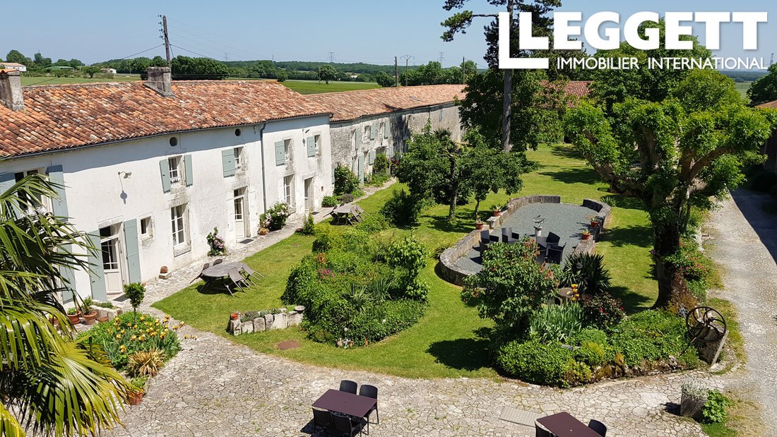 House in Asnieres-la-Giraud, Nouvelle-Aquitaine, France 1 - 17881509