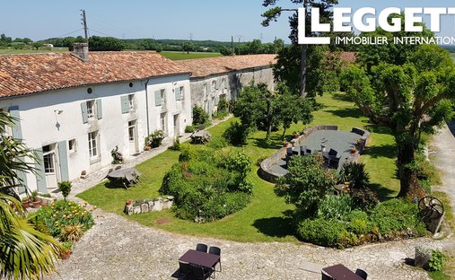 House in Asnieres-la-Giraud, Nouvelle-Aquitaine, France 1