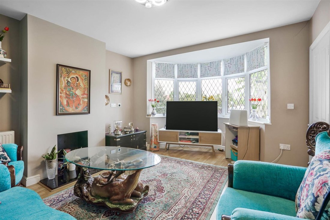 House in London Borough of Sutton, England 4 - 17882323
