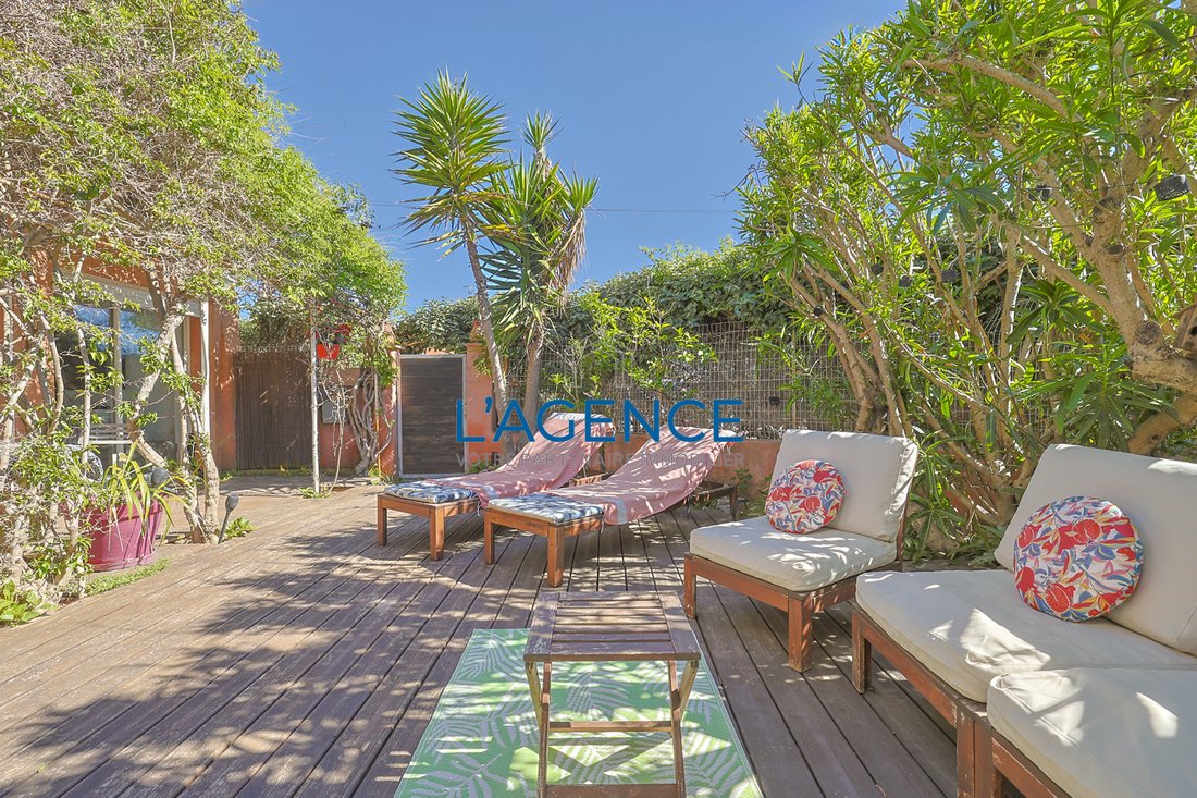 Villa in Hyeres, Provence-Alpes-Côte d'Azur, France 3 - 17497377