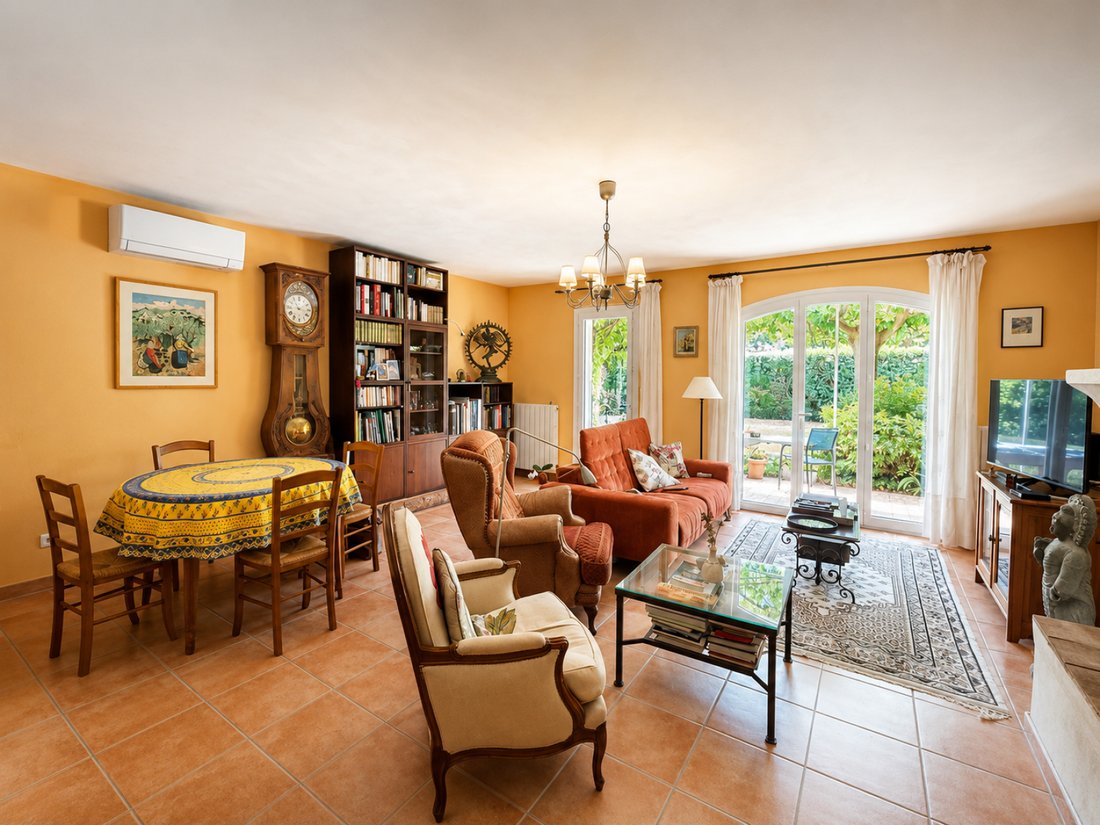 Villa in Granettes-Jauberte-Sainte Anne, Aix-en-Provence, France 4 - 17885036