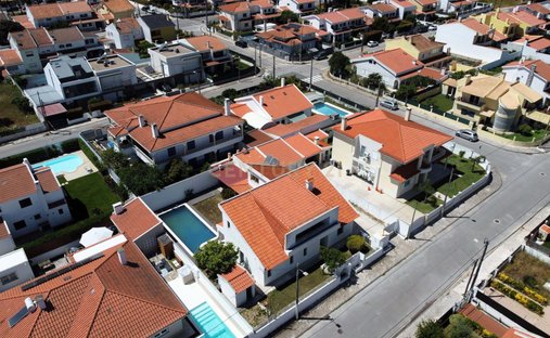 Villa in Charneca de Caparica e Sobreda, Setubal, Portugal 1