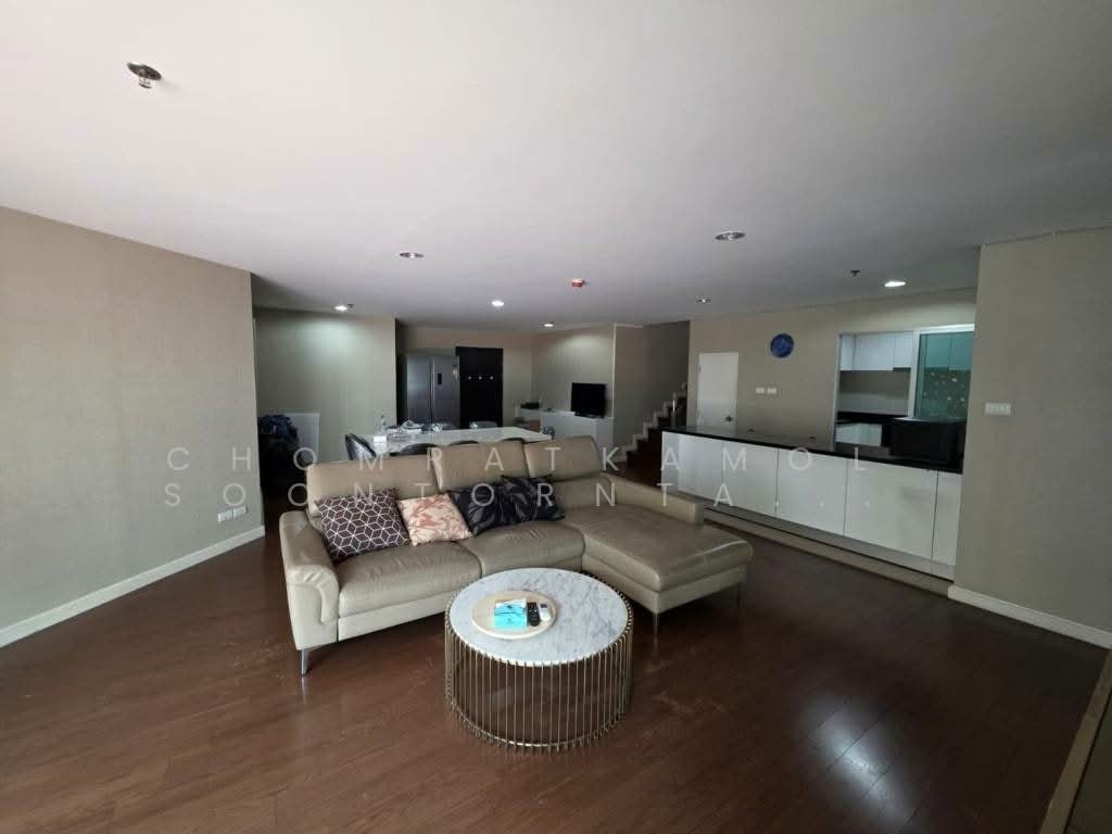 Condo in Huai Khwang, Krung Thep Maha Nakhon, Thailand 1 - 17886330