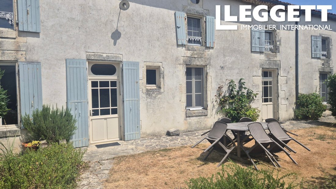 House in Asnieres-la-Giraud, Nouvelle-Aquitaine, France 4 - 17881509