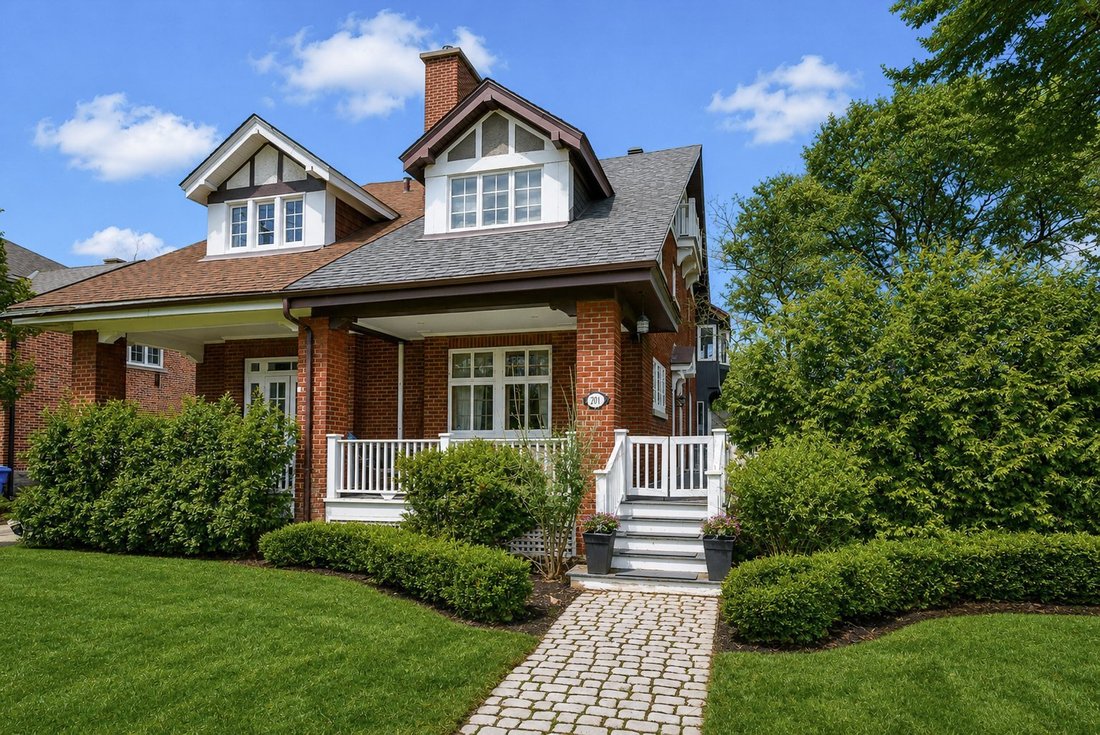 House in Mount Royal, Quebec, Canada 1 - 17876681
