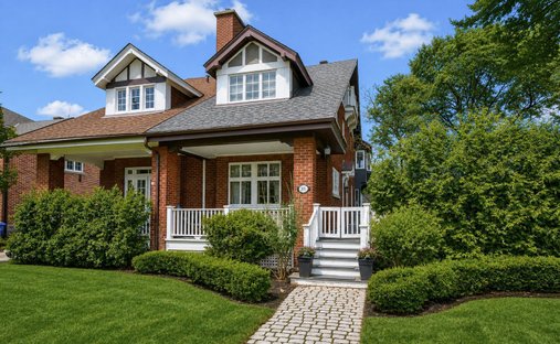 House in Mount Royal, Quebec, Canada 1