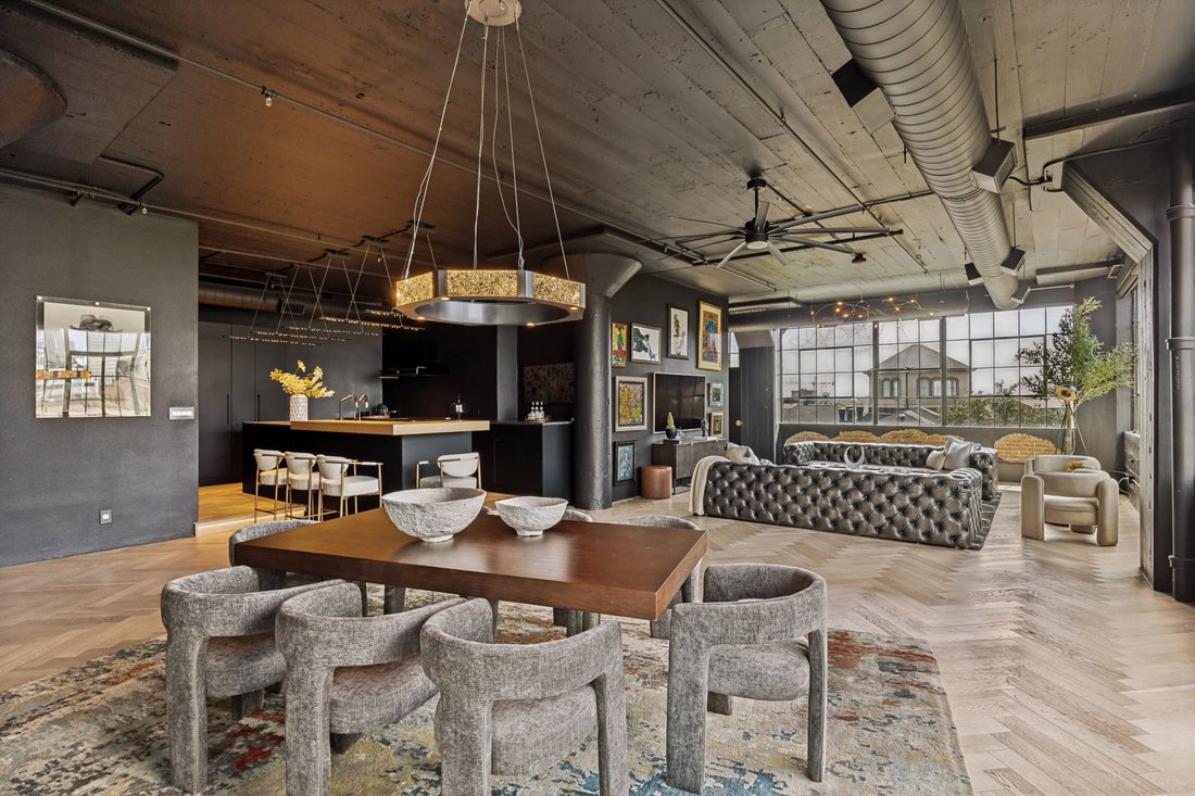 Condo in Dallas, Texas, United States 3 - 17881656