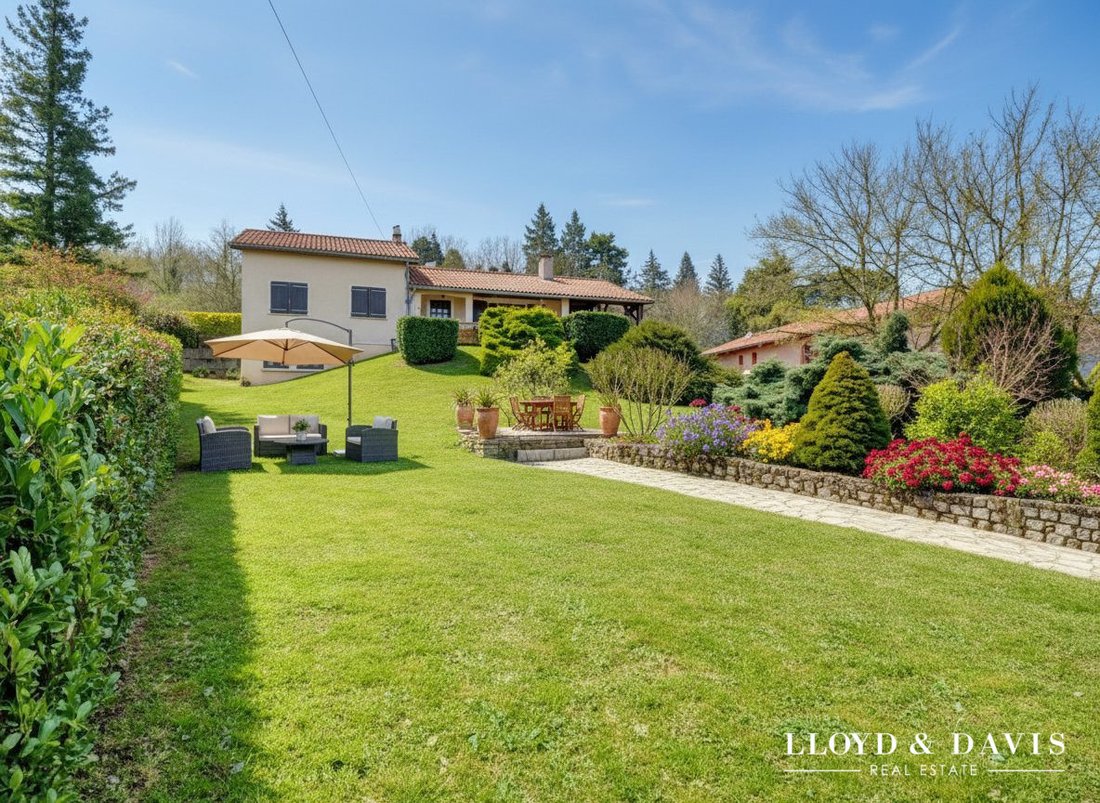 House in Luzinay, Auvergne-Rhône-Alpes, France 1 - 17883719