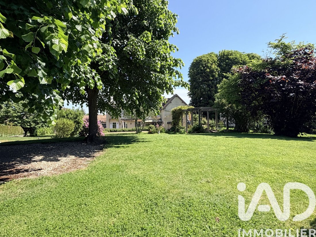 House in Montfort-l'Amaury, Ile-de-France, France 3 - 17483610