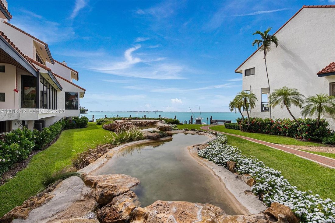 Condo in Miami, Florida, United States 1 - 17882471