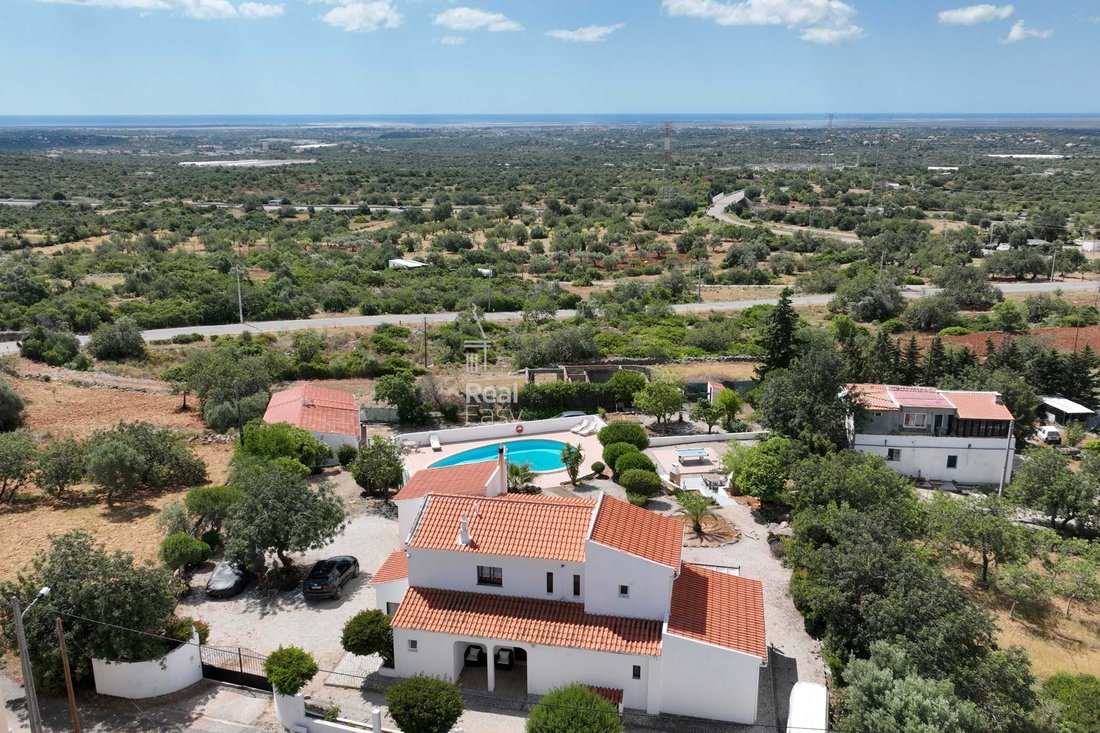 Villa in Estoi, Algarve, Portugal 1 - 17881964
