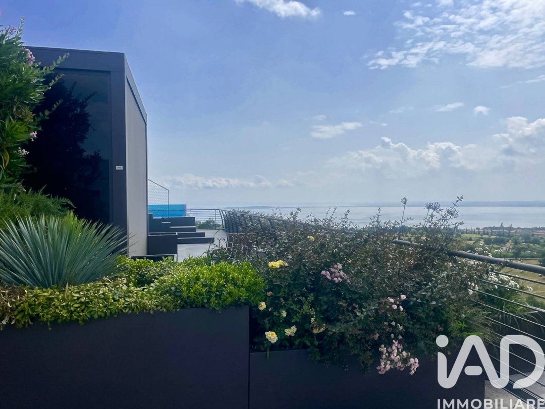 Villa in Hill Zone, Padenghe sul Garda, Lombardy 1 - 17883475
