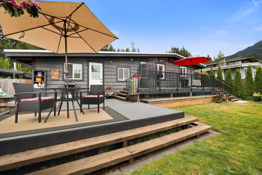 House in Britannia Beach, British Columbia, Canada 3 - 17882935