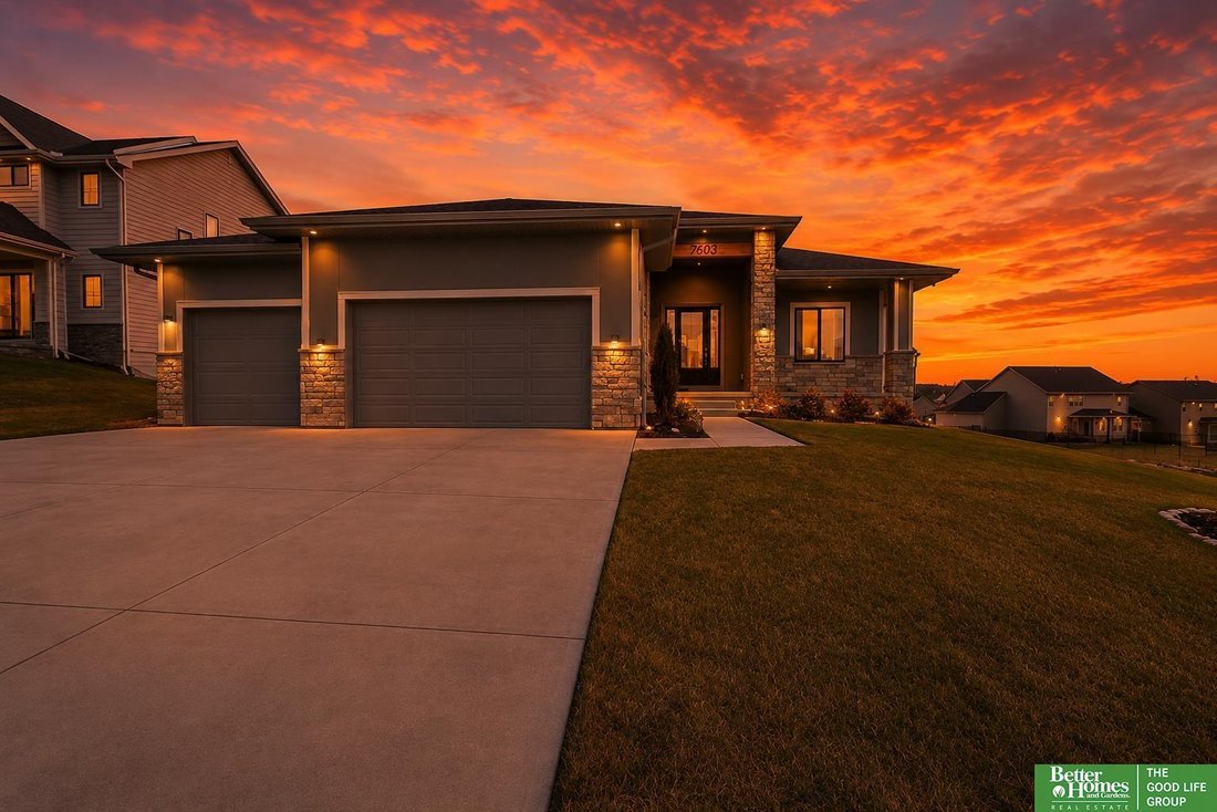 House in Bennington, Nebraska, United States 3 - 17705877