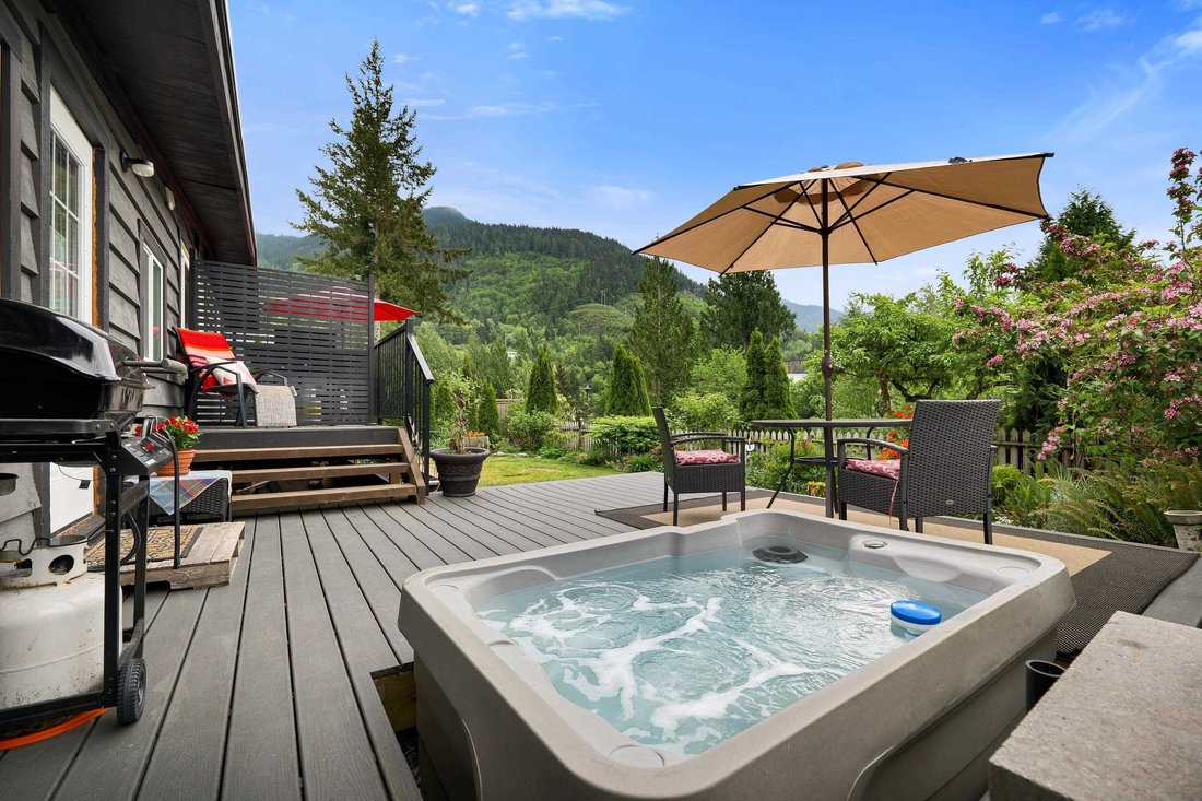 House in Britannia Beach, British Columbia, Canada 2 - 17882935