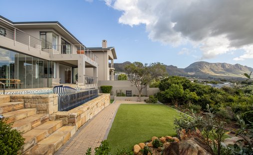 House in Tokai, Muizenberg Mountains, Cape Town 1