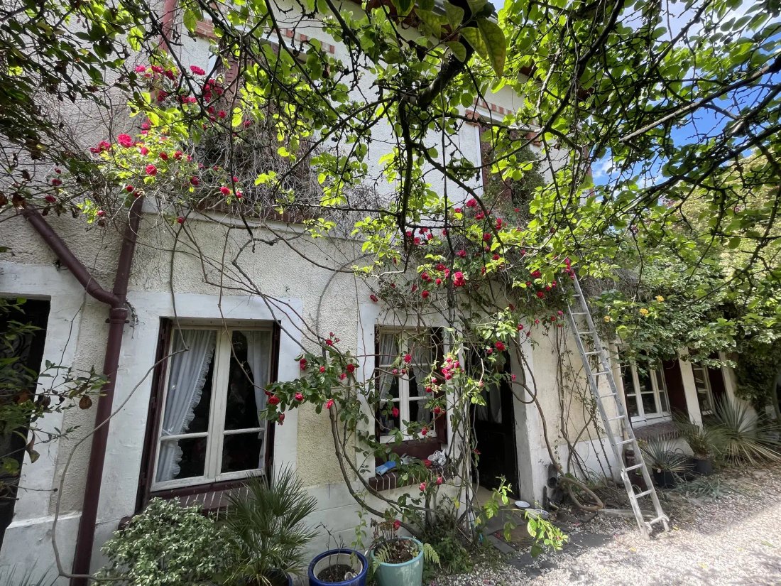 House in Chatou, Ile-de-France, France 1 - 17885842