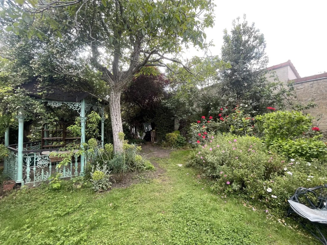 House in Chatou, Ile-de-France, France 2 - 17885842