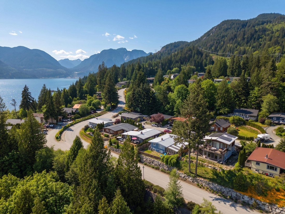 House in Britannia Beach, British Columbia, Canada 5 - 17882935