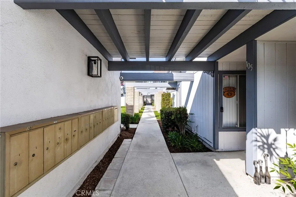 Fullerton, California, United States 4 - 16547703