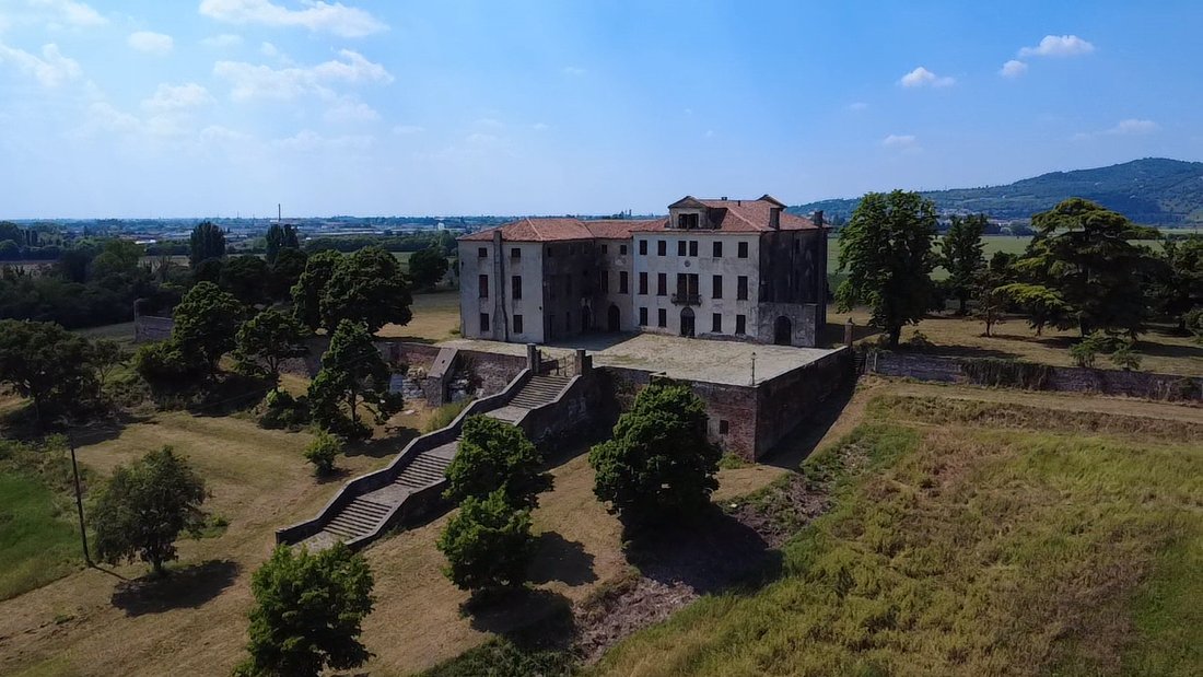 Villa in Calaone, Veneto, Italy 1 - 17887155